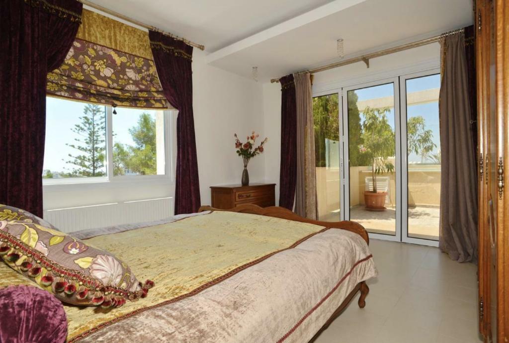 Huge Penthouse With Private Pool Apartment Paphos Bagian luar foto