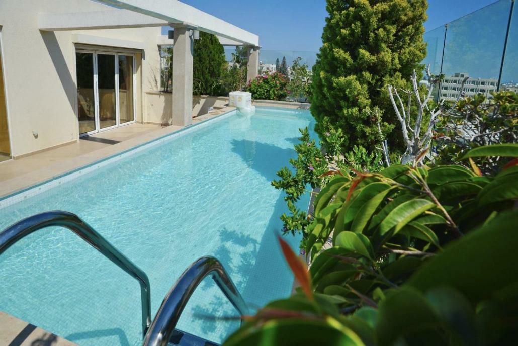 Huge Penthouse With Private Pool Apartment Paphos Bagian luar foto